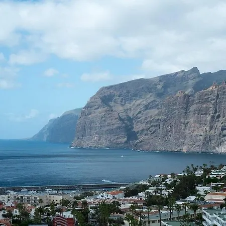 Spectacular Parking Sun Deck Puerto de Santiago (Tenerife)